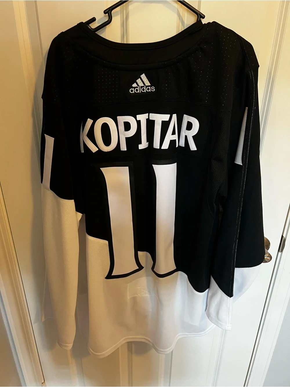 LA KINGS KOPITAR JERSEY SIZE 56